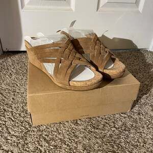 UGG Lilah Suede Wedge Sandals size 9